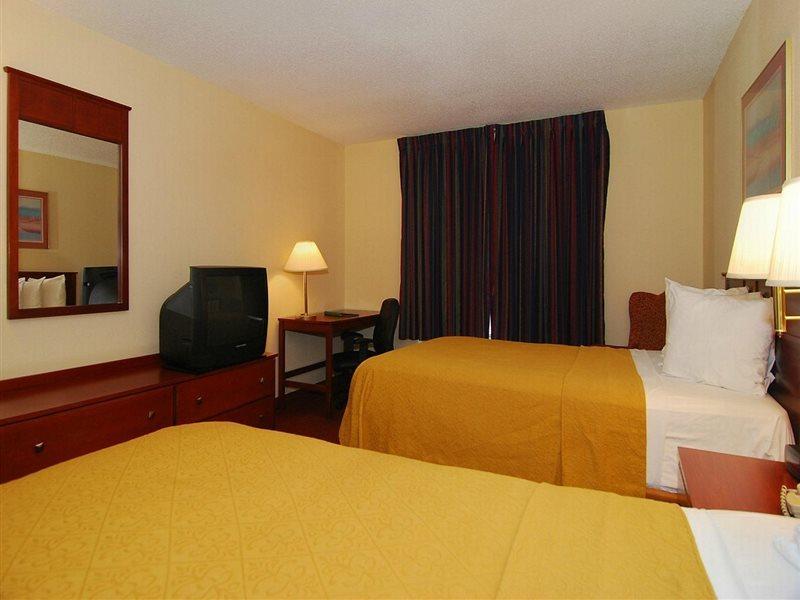 Baymont By Wyndham Indianapolis East Hotel Exterior foto