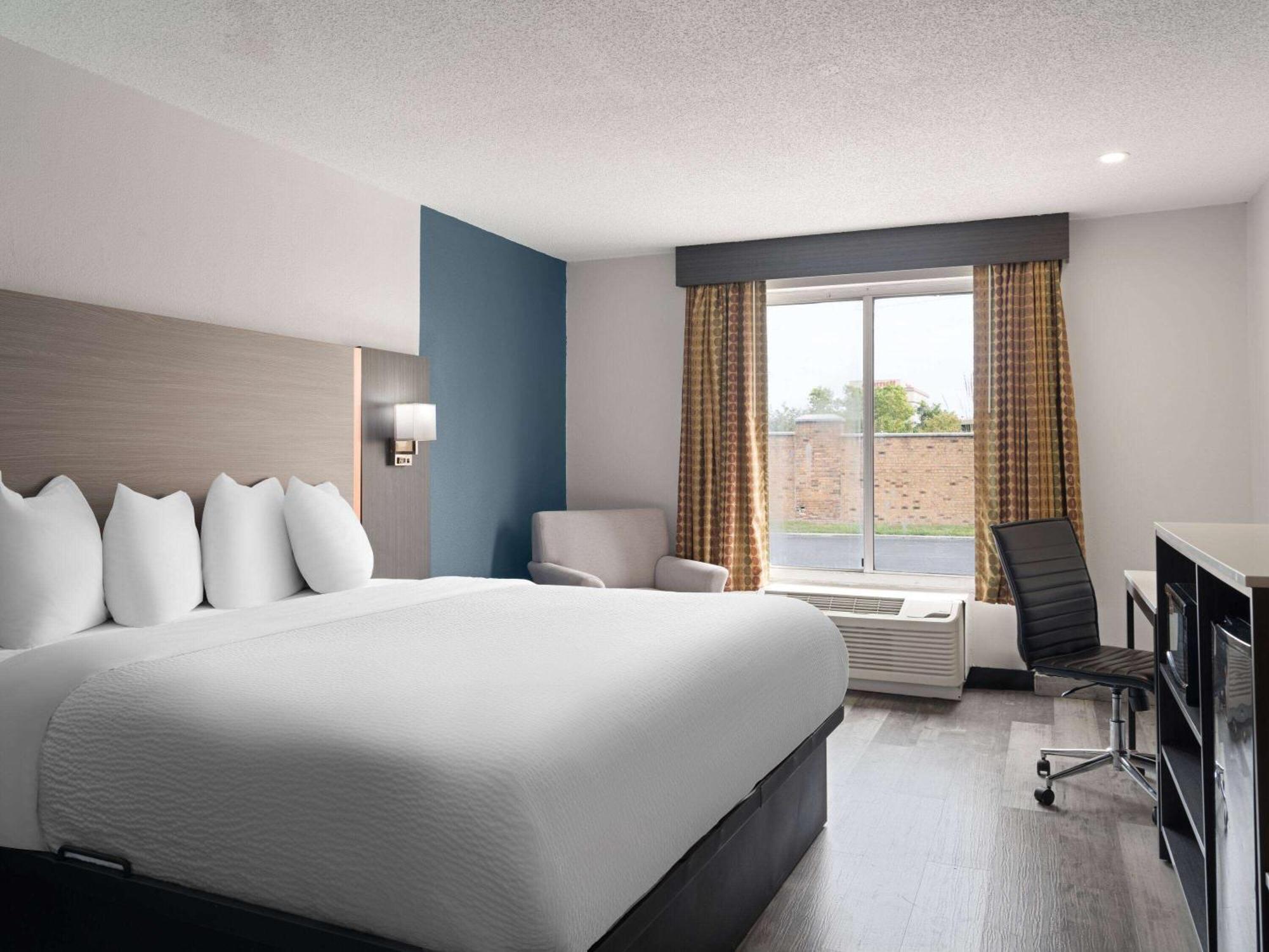 Baymont By Wyndham Indianapolis East Hotel Exterior foto